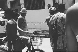 Homem morre ao ser baleado na porta de casa, na Capital