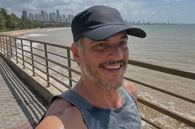 Mateus Solano esquece celular em Maceió durante viagem: 'Temporariamente sem'