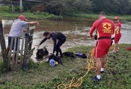 Corpo de Bombeiros retoma buscas por caminhoneiro desaparecido em rio, em AL