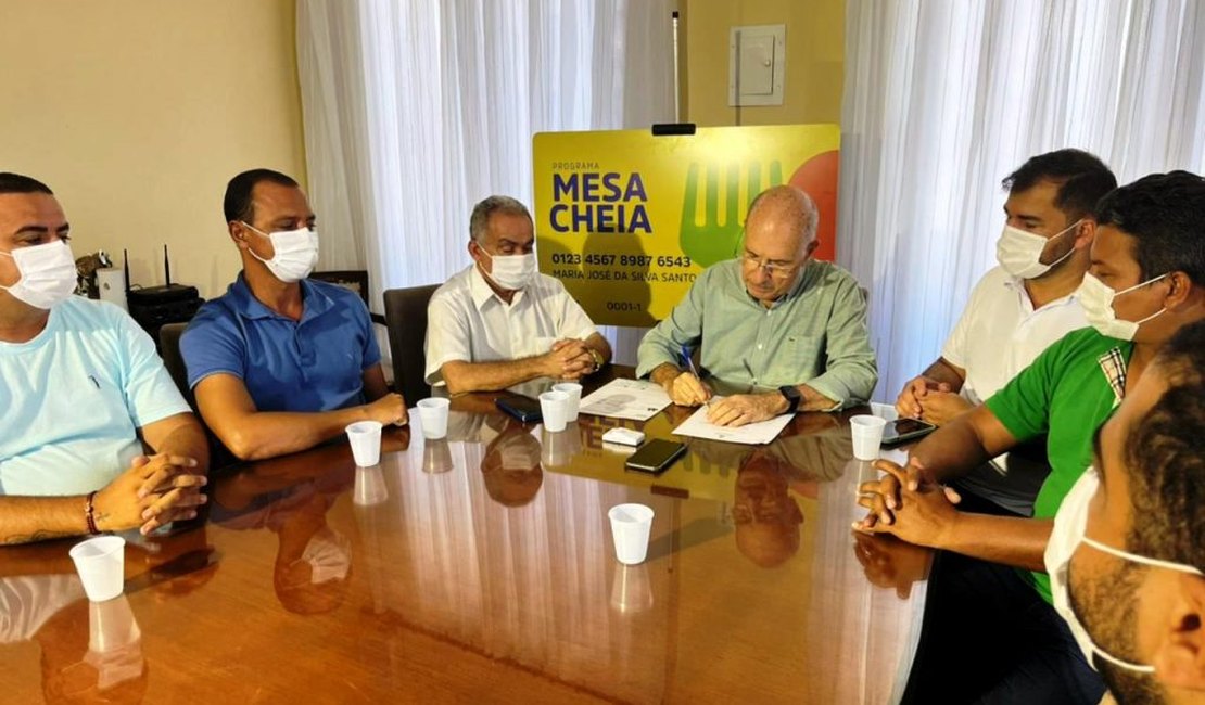 Prefeito Ronaldo Lopes lança o maior programa de distribuição de renda da história de Penedo