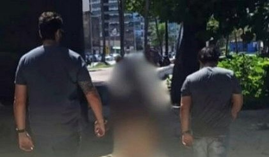 Mulher é presa acusada de agredir e roubar homem na capital alagoana