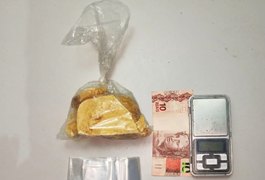 Guarnição do 3º BPM prende homem de 23 anos por tráfico de drogas, em Arapiraca