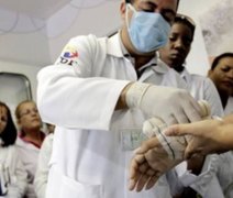 Médicos cubanos que vivem em Palmeira dos Índios trabalham fazendo bicos para sobreviver