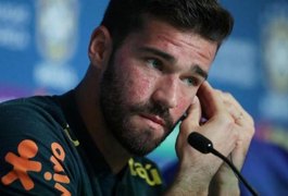 Possível doença do goleiro Alisson não tem cura mas pode ser controlada