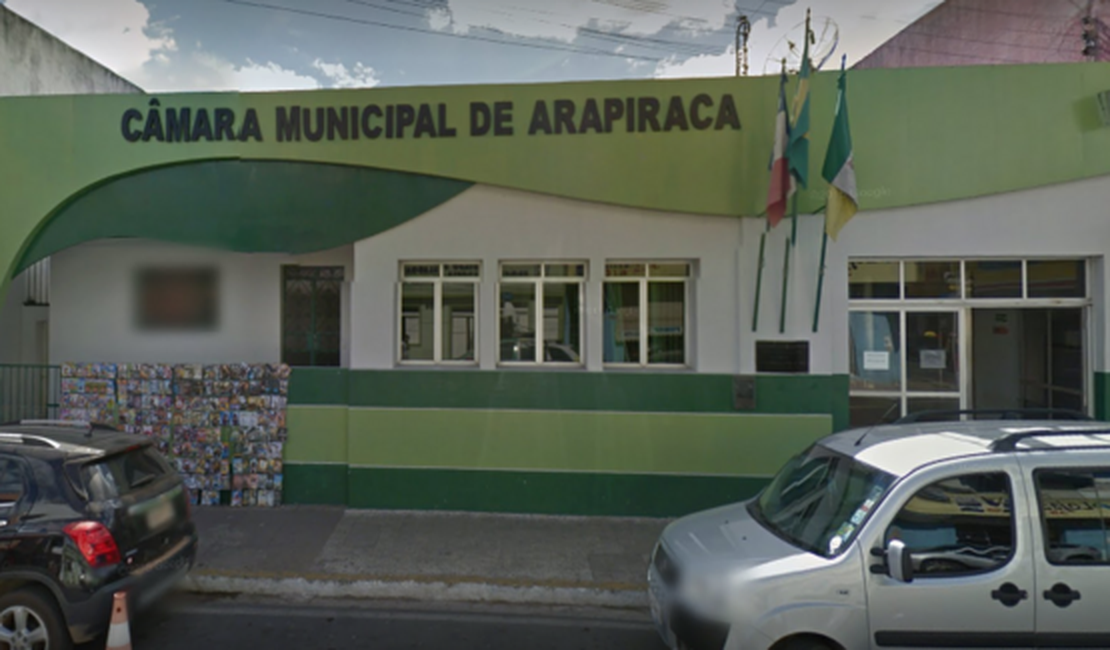 Sessão da Câmara é suspensa em Arapiraca por causa de problemas no telhado
