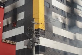 Incêndio destrói apartamento em Maceió; mulher está desaparecida