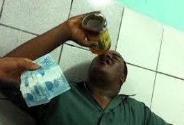 Desempregado toma 1 litro de conhaque Domus e ganha aposta de R$ 700 reais - veja o vídeo