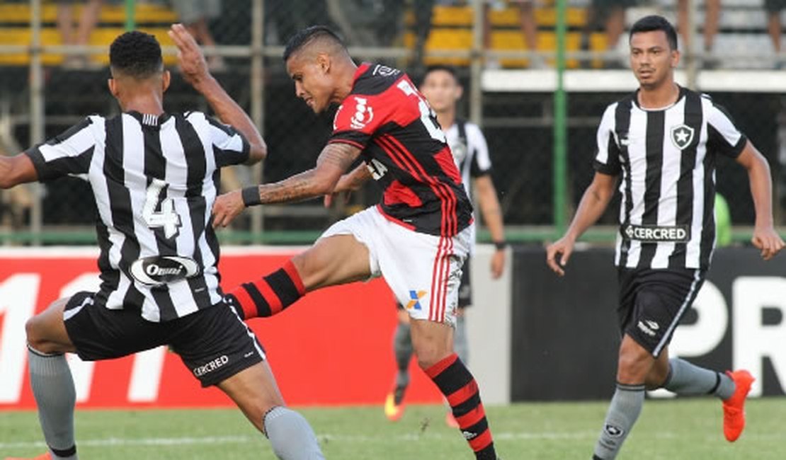 Flamengo abre vantagem, mas Botafogo arranca empate em jogo de seis gols