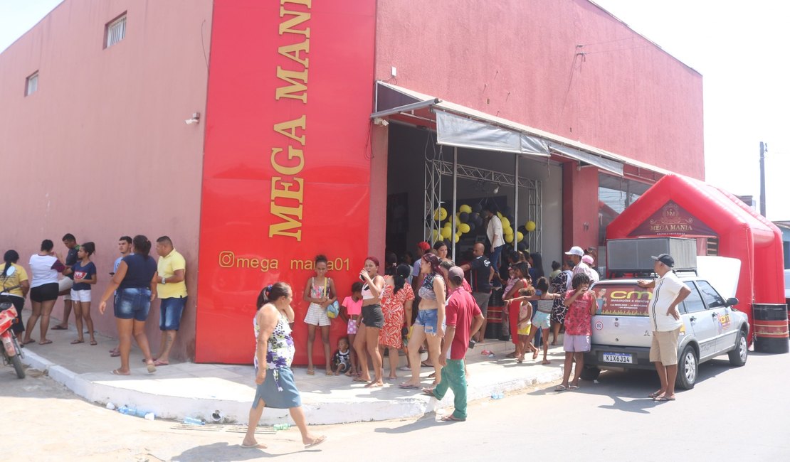 Loja Mega Mania realiza a Black das Blacks com descontos imperdíveis e peças a partir de cinco centavos, em Arapiraca; assista