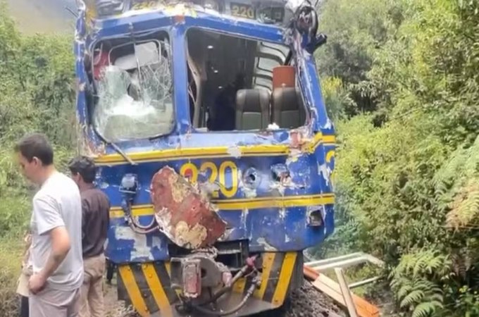 Batida entre trens deixa 1 morto e 30 feridos em rota turística para Machu Picchu, no Peru