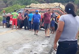 Caminhão bate em estrutura de ponte que liga os municípios de Satuba e Santa Luzia do Norte