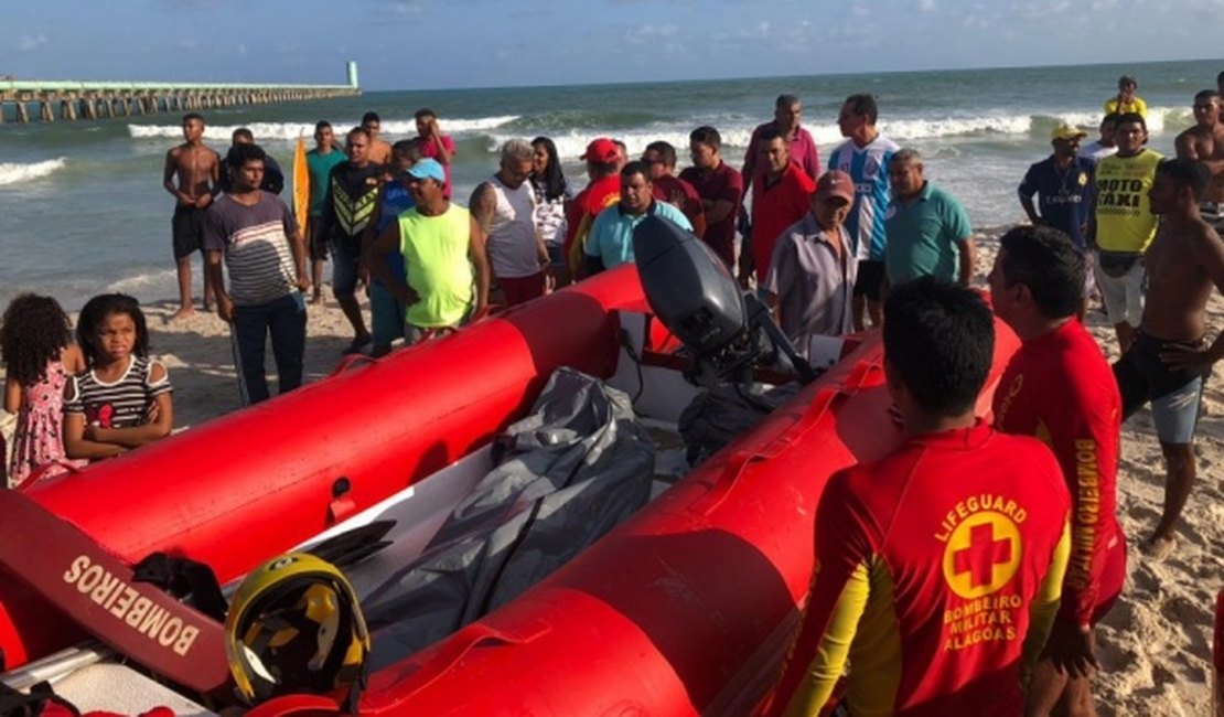 Corpo de garoto que pulou do emissário submarino é resgatado no mar do Sobral, em Maceió