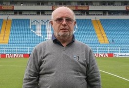 Presidente do Avaí questiona teste de covid de Valdivia e pede anulação do jogo contra o CSA