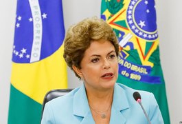 'Usar crise para chegar ao poder é a mais nova versão de golpe', afirma Dilma