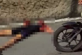 Homem é esfaqueado por grupo de pessoas e fica gravemente ferido em Maceió