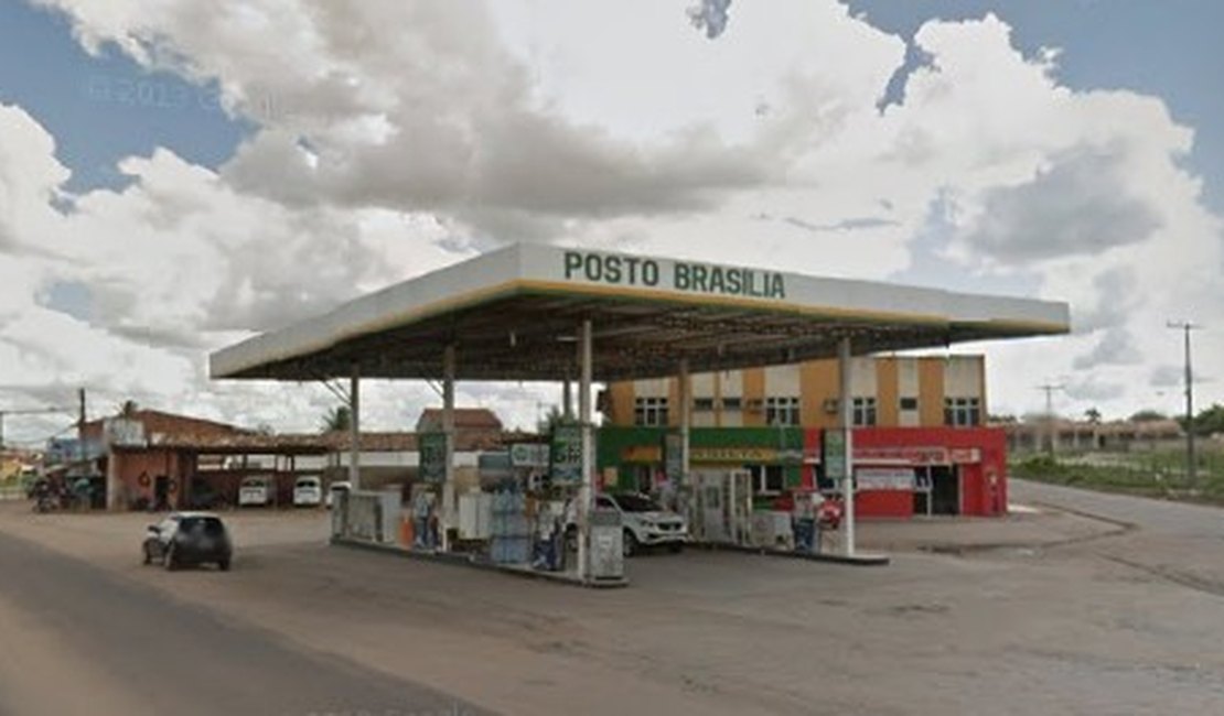 Posto de gasolina e açougue são assaltados em Arapiraca; bandidos levam mais de R$ 2.300 reais