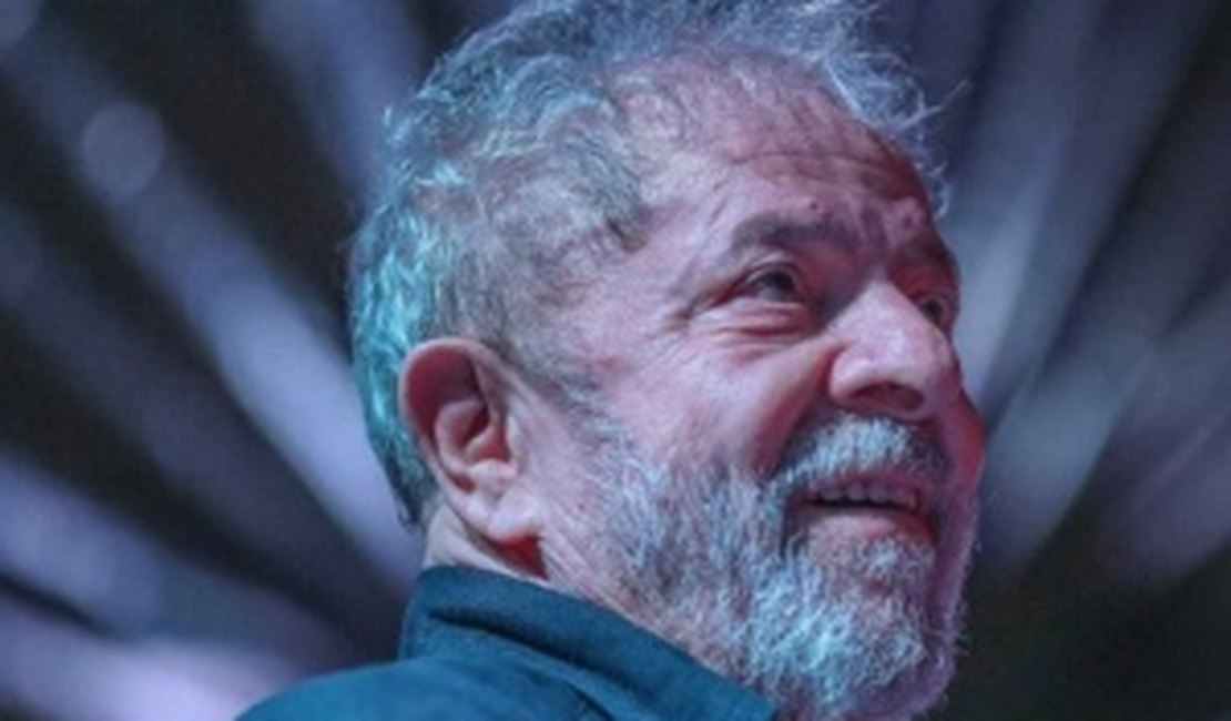 Lula diz que será candidato e vai recuperar 'soberania' do Brasil