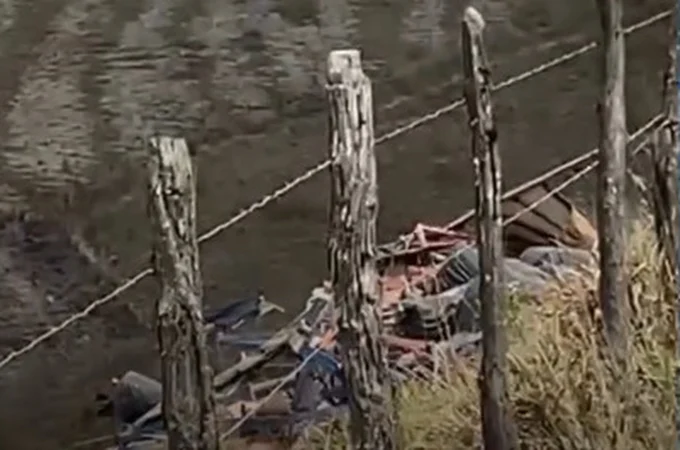 Motorista morre após caminhão cair em ribanceira na BR-101, em Rio Largo