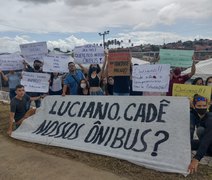 'Queremos transporte, não bolsa de R$ 550 da Prefeitura de Arapiraca', protestam estudantes