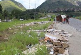 Acidente deixa motorista ferido na BR-101, em Joaquim Gomes