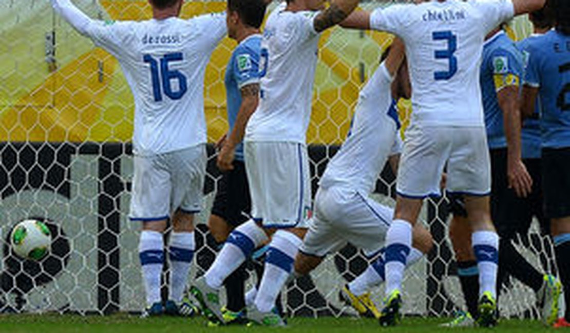 Buffon defende três pênaltis e Itália supera o Uruguai na decisão de terceiro lugar