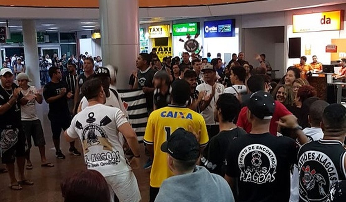 Corinthians chega a Maceió para partida contra o CSA nesta quarta