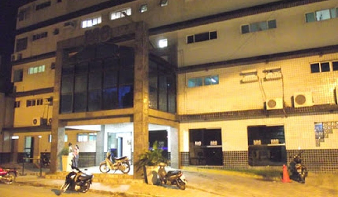 Funcionários de hospital arapiraquense reclamam da falta de pagamento de salário