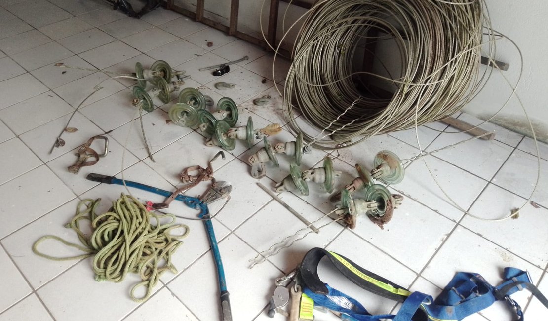 Homens com roupas de prestadora de serviço são presos suspeitos de furto de cabos de alta tensão em Arapiraca