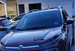 Rocam do 3º BPM recupera no bairro Planalto carro roubado durante a tarde na zona rural de Arapiraca