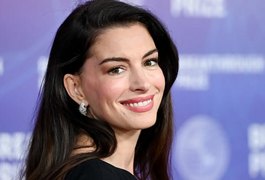 Anne Hathaway é eleita a ‘mulher mais bonita do mundo’ pela revista People