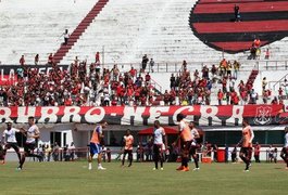 Flamengo treina na Gávea com apoio da torcida, que xinga Ferj