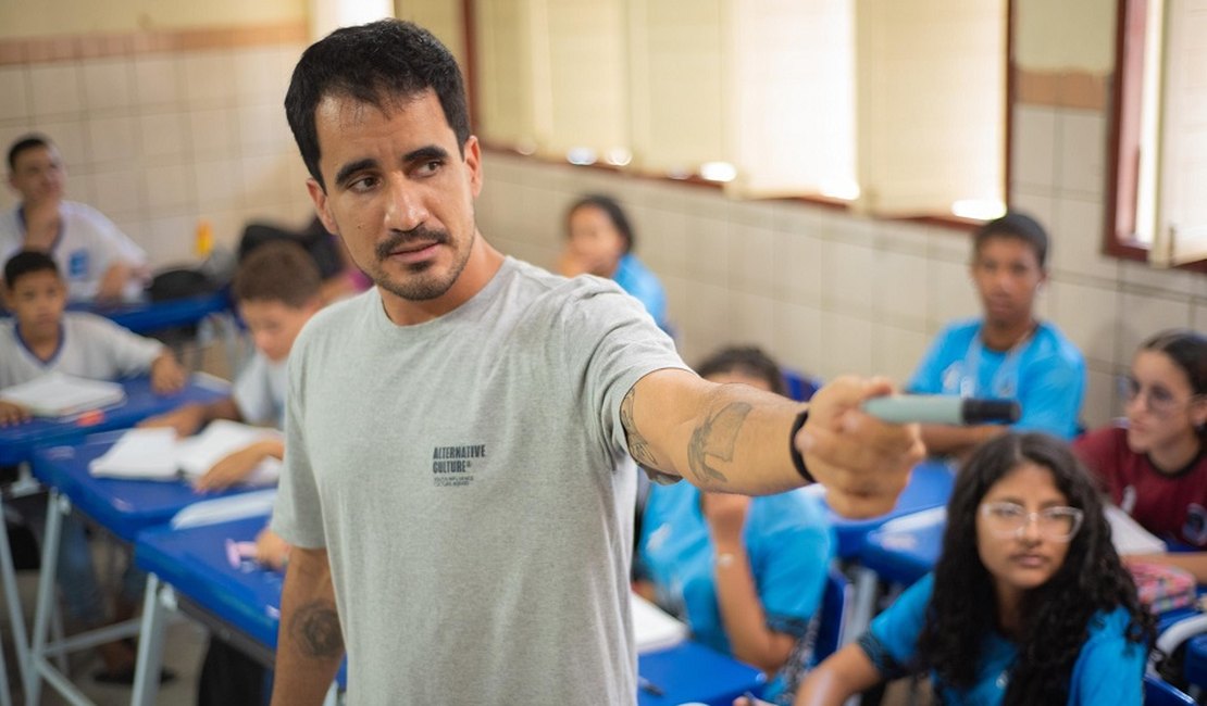 Governo anuncia reajuste do auxílio-alimentação para servidores da educação retroativo a janeiro