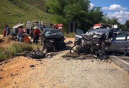 Acidente deixa duas pessoas mortas e outras seis feridas em rodovia alagoana