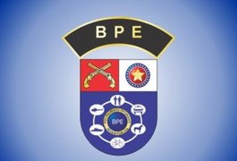 Diversos tipos de drogas e revólver são apreendidos no Jacintinho