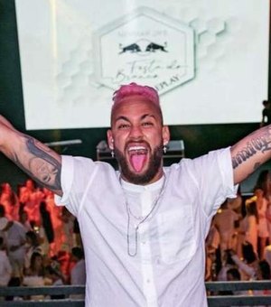 Criticado por festa, Neymar curte post sobre 'hipocrisia': 'Vírus só na diversão?'