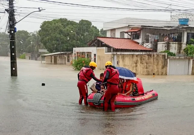 Tempestades em PE deixam quatro mortos e mais de mil desalojados