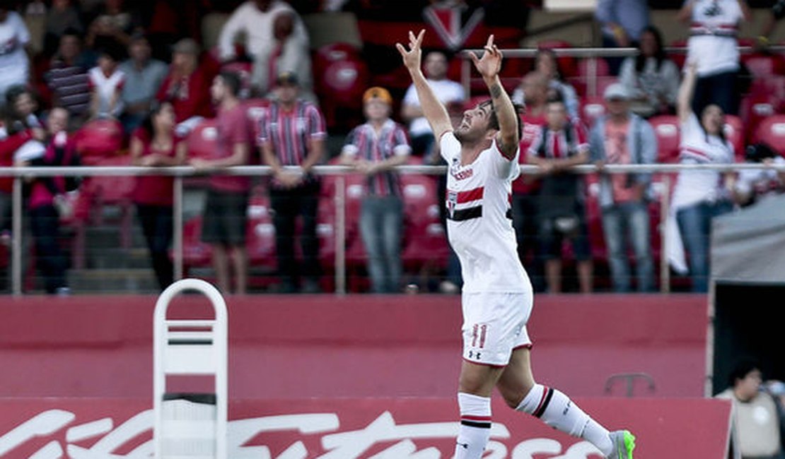 Com gol de Pato São Paulo vence Cruzeiro no Morumbi
