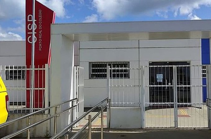 Homem é flagrado urinando em área de acesso restrito em CISP de cidade alagoana