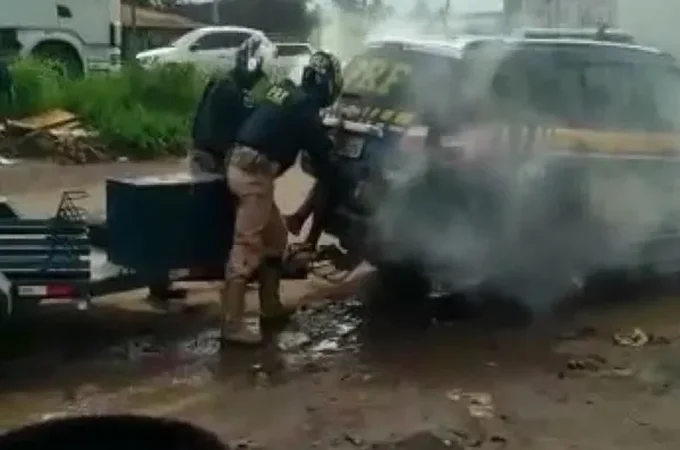 Policiais que mataram homem sufocado em carro da PRF vão a júri