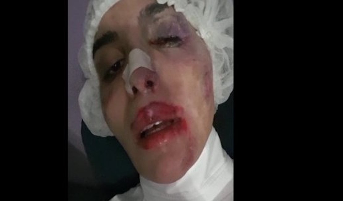 Transexual crucificada na Parada LGBT foi agredida novamente