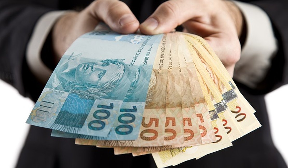 AMA afirma que pagar 13º salário é prioridade das prefeituras