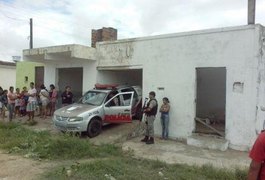 Mulher é encontrada morta em casa abandona em bairro de Arapiraca