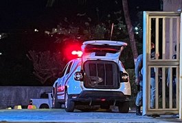 Homem embriagado é preso após agredir a esposa e atacar militar, em Maceió