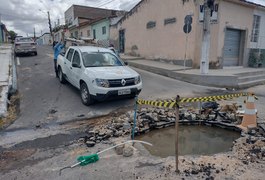 Após buraco viralizar, Casal informa que equipe está trabalhando em vazamento no bairro Brasília