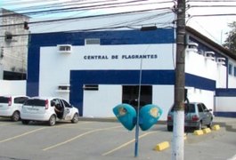 Idoso é agredido e roubado pelo próprio filho em ponto de ônibus