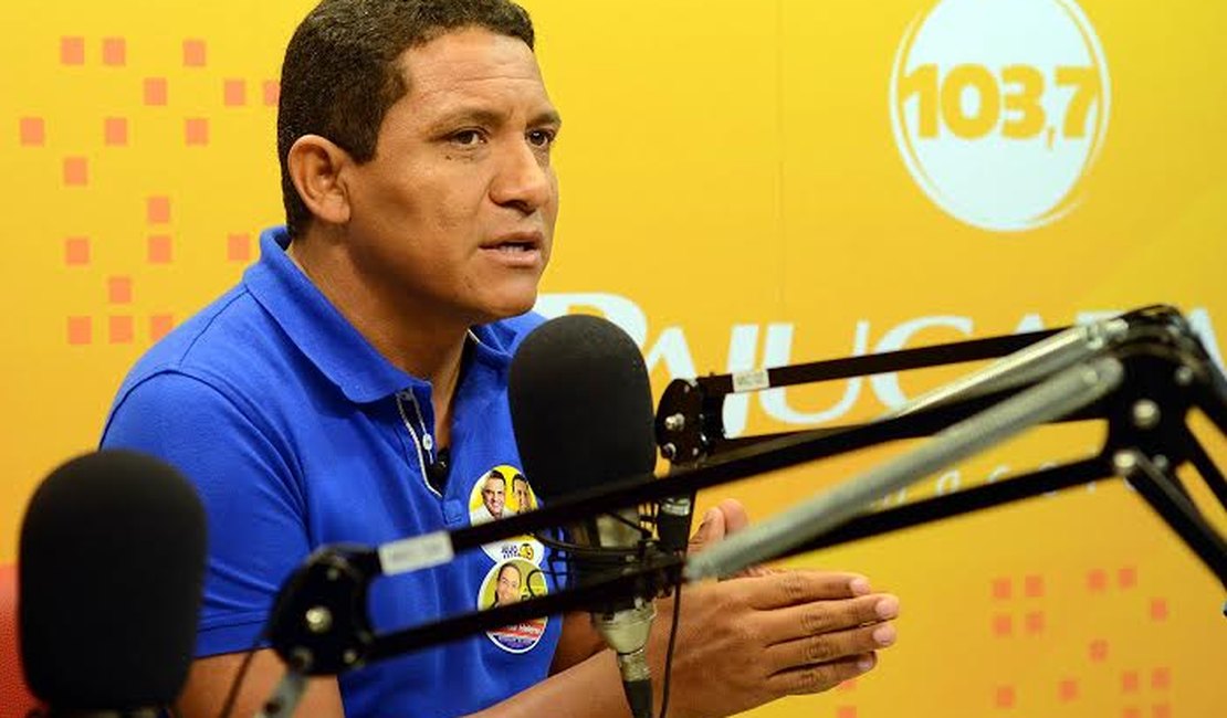 Biu e Júlio Cezar participam de entrevistas no rádio e na TV