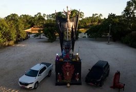 Estátua de 11 metros em homenagem ao Diabo é construída no Ceará