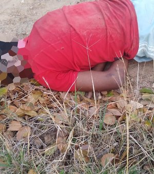 Cadáver de homem com marcas de tiros é encontrado no interior de Alagoas