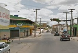 Motociclista avança sinal, bate em outra moto e não presta socorro à vítima em Arapiraca