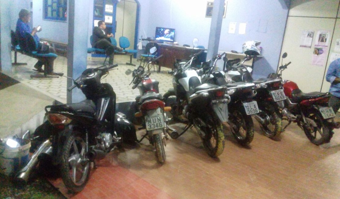 Oito jovens são detidos com motocicletas roubadas na zona rural de Arapiraca